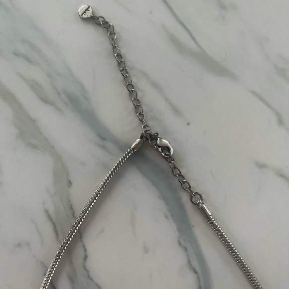 Stella & Dot Essential Fringe necklace in silver. In good used condition - Picture 3 of 3